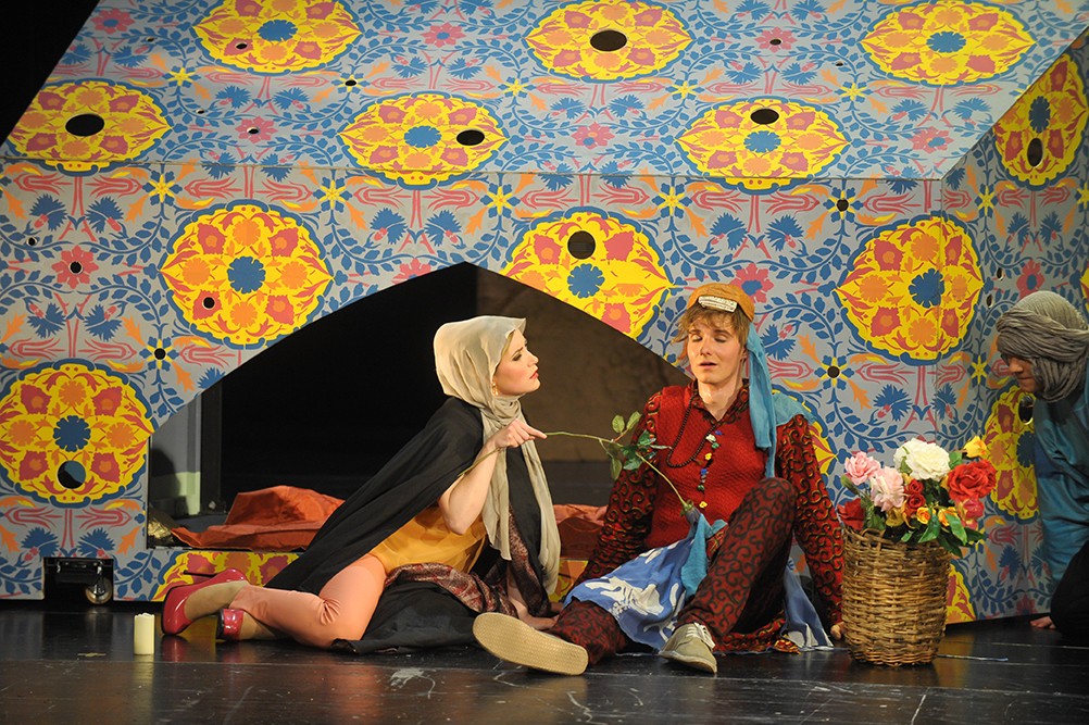 Xerxes - Bühne und Kostüme: Maira Bieler, Romina Kaap