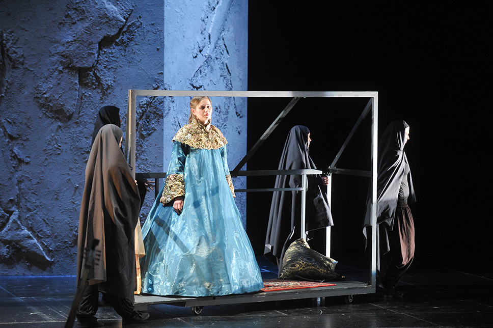 Xerxes - Bühne und Kostüme: Maira Bieler, Romina Kaap